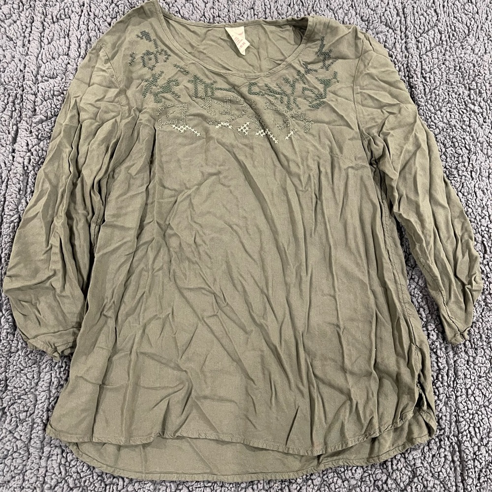 Women’s hunter green blouse